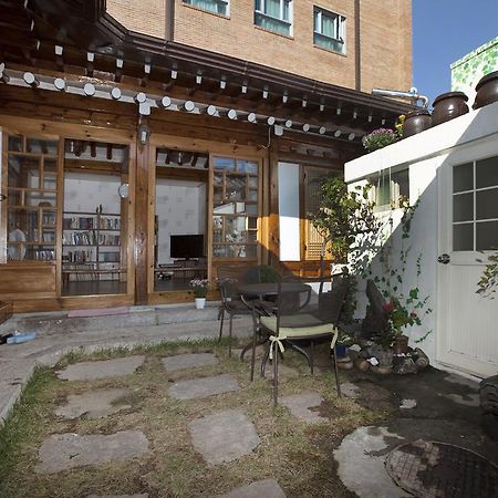 Vine Hanok Guesthouse Сеул Екстер'єр фото