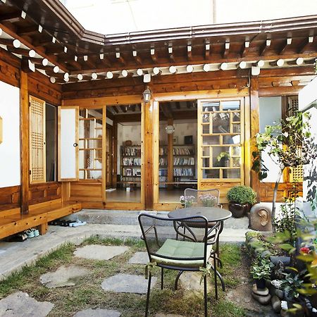 Vine Hanok Guesthouse Сеул Екстер'єр фото