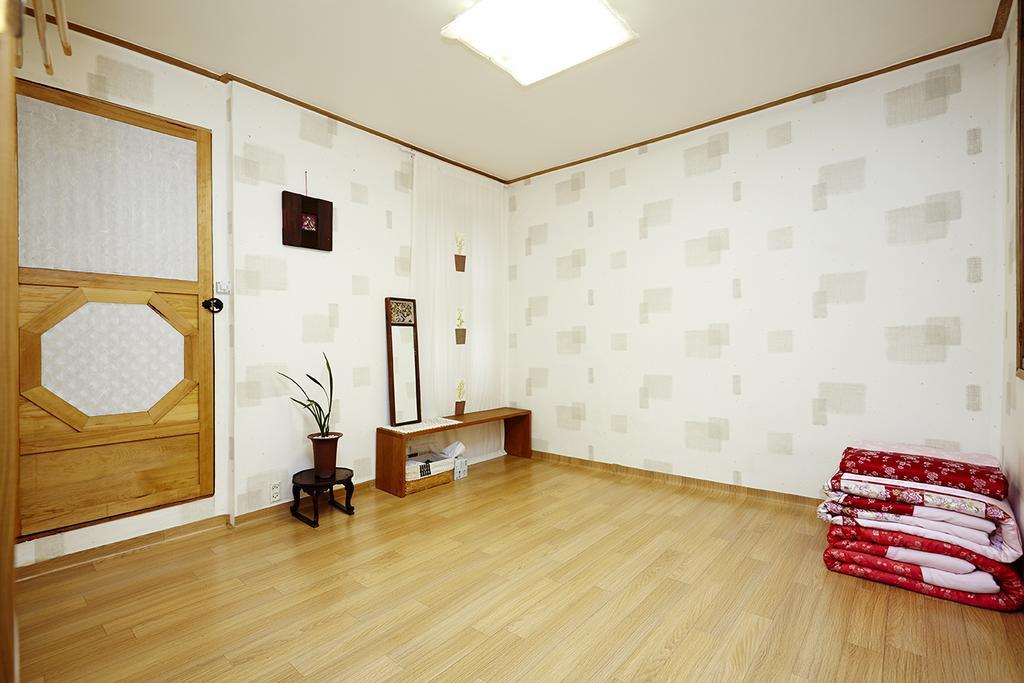 Vine Hanok Guesthouse Сеул Номер фото