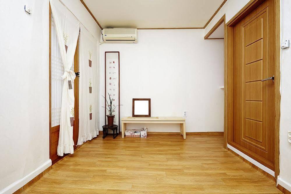 Vine Hanok Guesthouse Сеул Екстер'єр фото